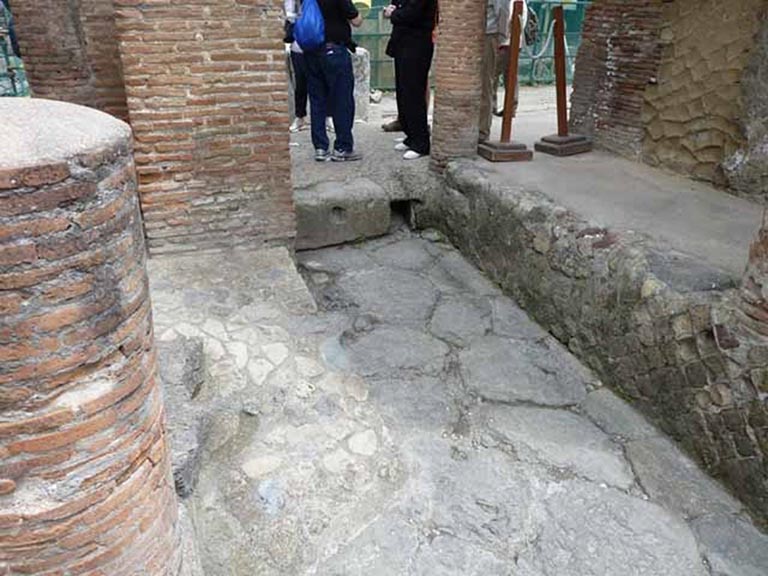 Herculaneum Drainage on Cardo IV
